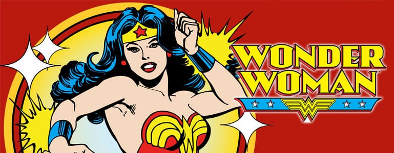 Wonder Woman filminin vizyona girmesine 5 aydan az bir süre kalmışken hakkında birkaç laf etmek gerekiyor diye düşünüyorum. Neticede 40'lı yıllarda ortaya çıkmış bir çizgi roman süper kahramanı olsa da bir çok kahramanın yanında 2017'de bahsedilmesi gereken bir ikon gibi duruyor hala önümüzde. Bu bahsi açmaya yarar en önemli özelliği de sahip olduğu süper güçler değil elbette. Bütün o ihtişamlı özellikler yanında, arada sarkan yönleri olsa da, karakterindeki canlılık ve tutarlılığa sahip feminist imgeler Wonder Woman'ın diğerlerinden ayrı bir yerde olmasını sağlıyor.